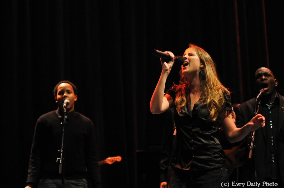 Evry Daily Photo - Telethon Evry 2010 - Concert Evry University Gospel - large - 5244058182.jpg